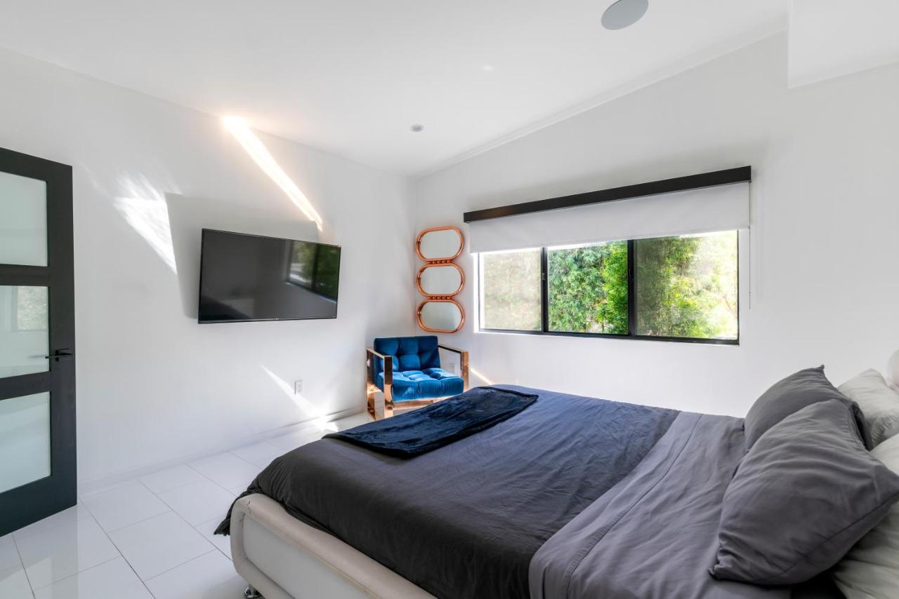 $3m Modern Hollywood New Construction Oasis